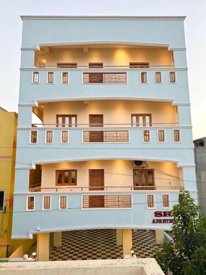 Sri Apartment Deluxe Room A3 퐁디셰리 외부 사진